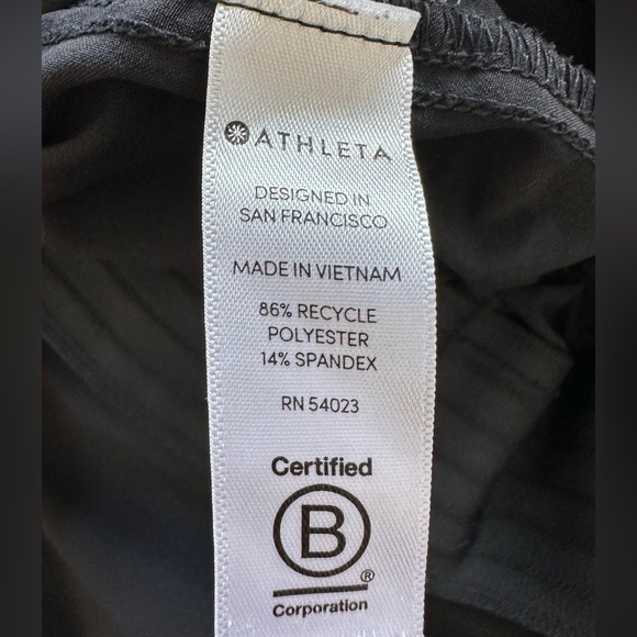 Athleta Black Ankle Cropped Pants - Fits up to size 4 - Picture 2 of 5